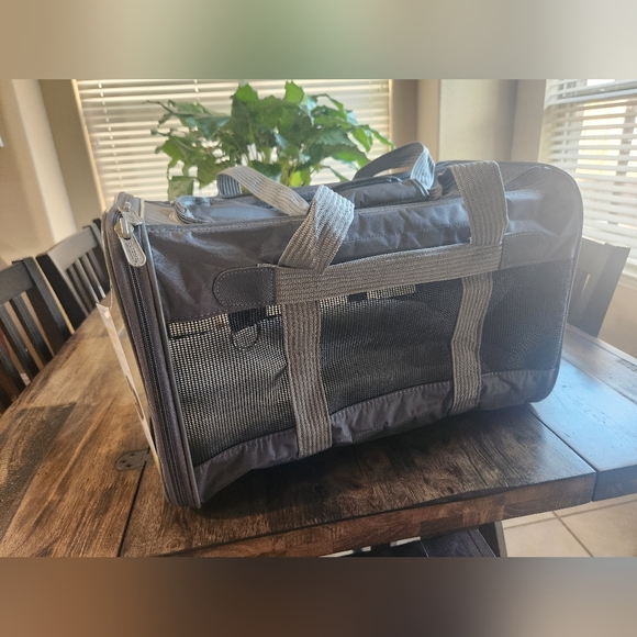 Sherpa Deluxe Soft-Sided Small Pet Transport Carrier with Mesh Ventilation. NWT - Picture 9 of 10